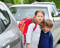 kinder-wachsam-strassenverkehr